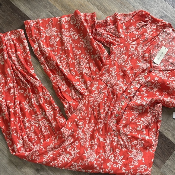 COCO & JAIMESON FLORAL WIDE LEG JUMPSUIT SIZE MEDIUM NEW WITH TAGS - Picture 3 of 3